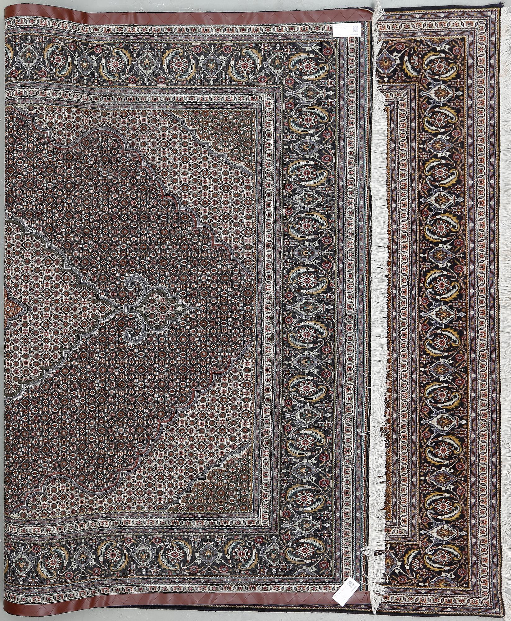 MATTA, Täbris. Ca 300x204 cm.