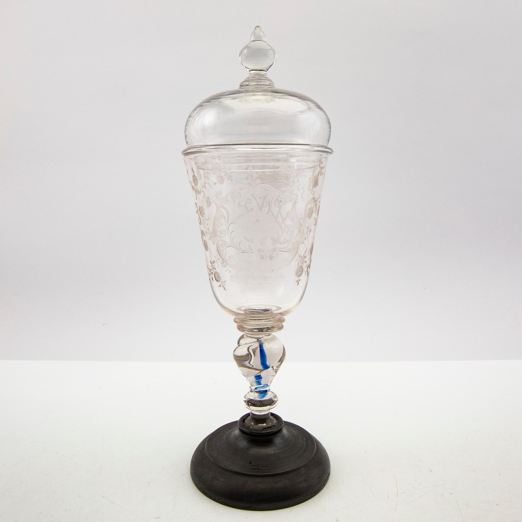Cup with lid, glass, 18th century.
