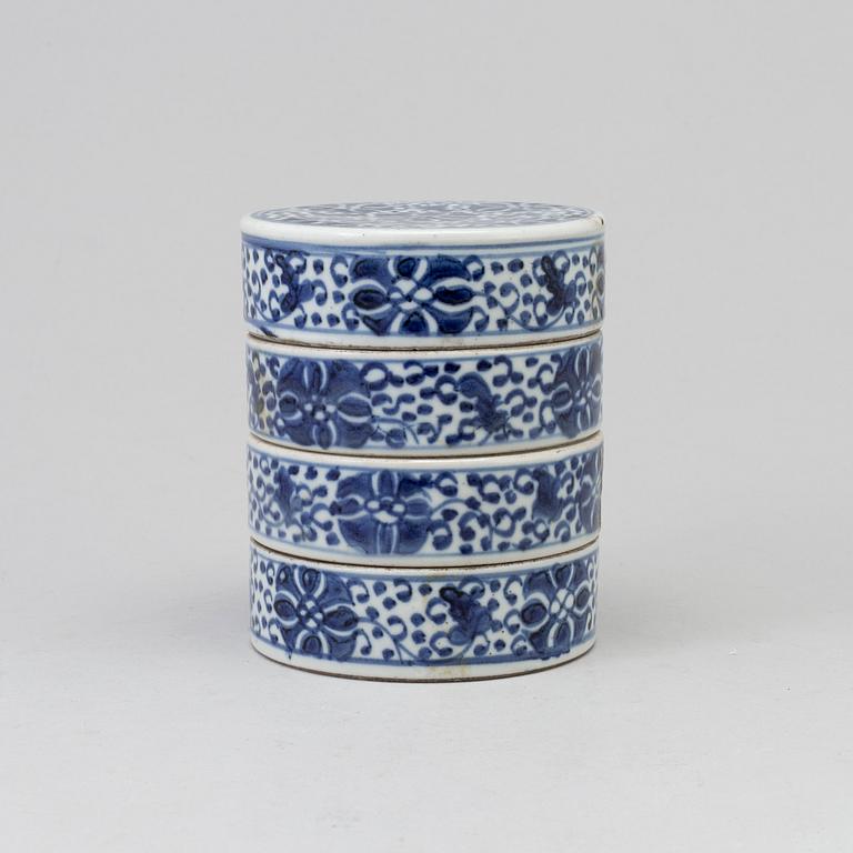 A Chinese porcelain blue and white stack candy box, Qing dynasty, 19th century.
