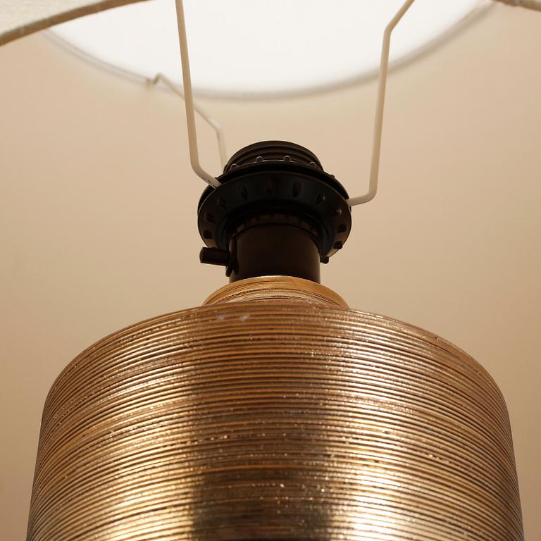 BORDSLAMPA, glaserat lergods. Möjligen Bitossi för Bergboms, 1960-tal.