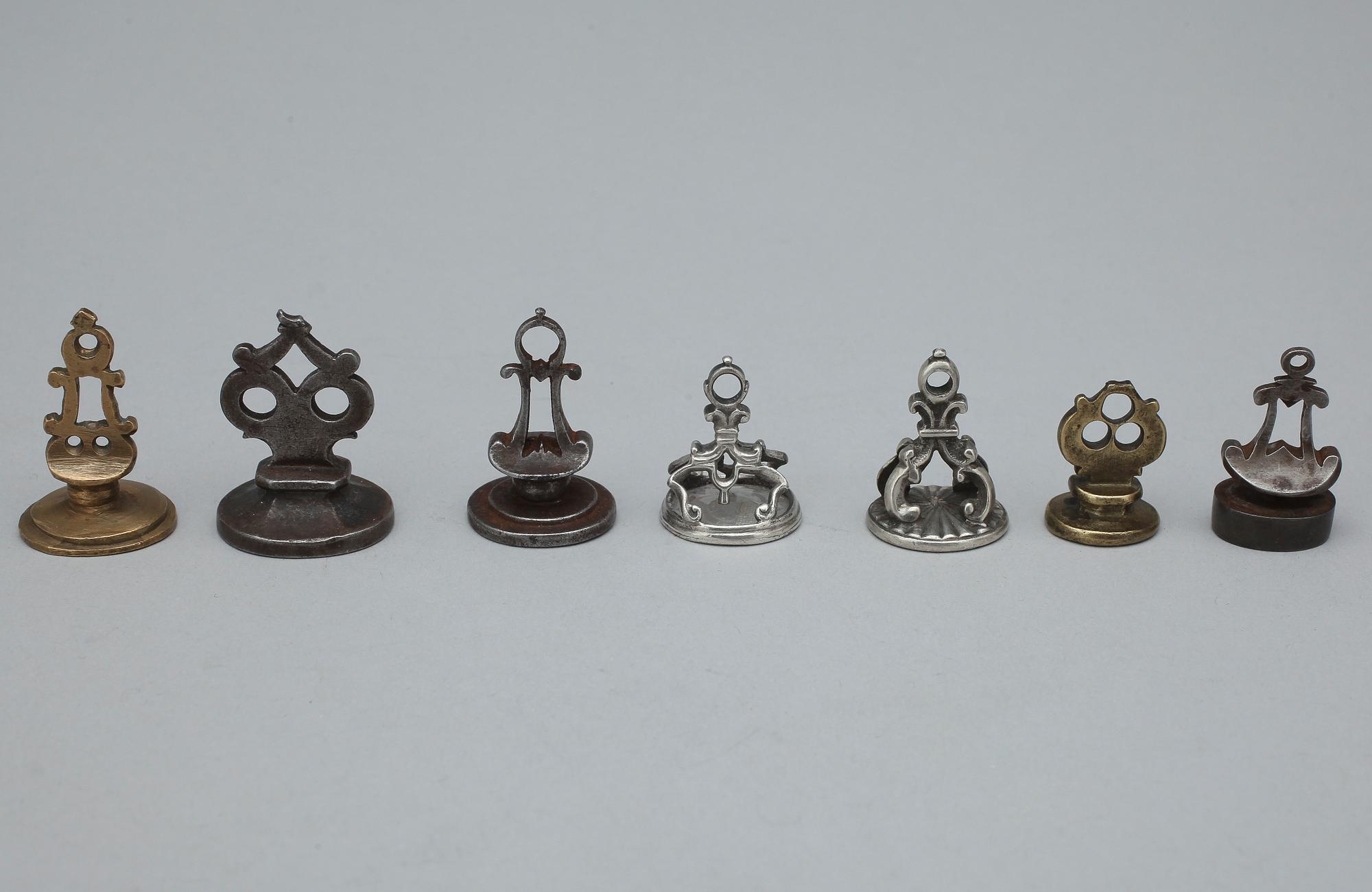 PARTI ADLIGA SIGILLSTAMPAR SAMT PETSCHAFT, bla friherrliga ätten Palmqvist, 1700-1800-tal.