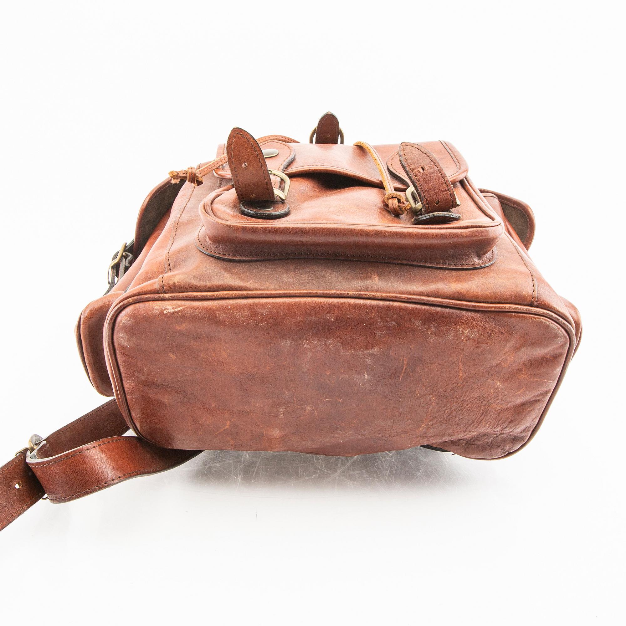 A Morelli leather rugsack.
