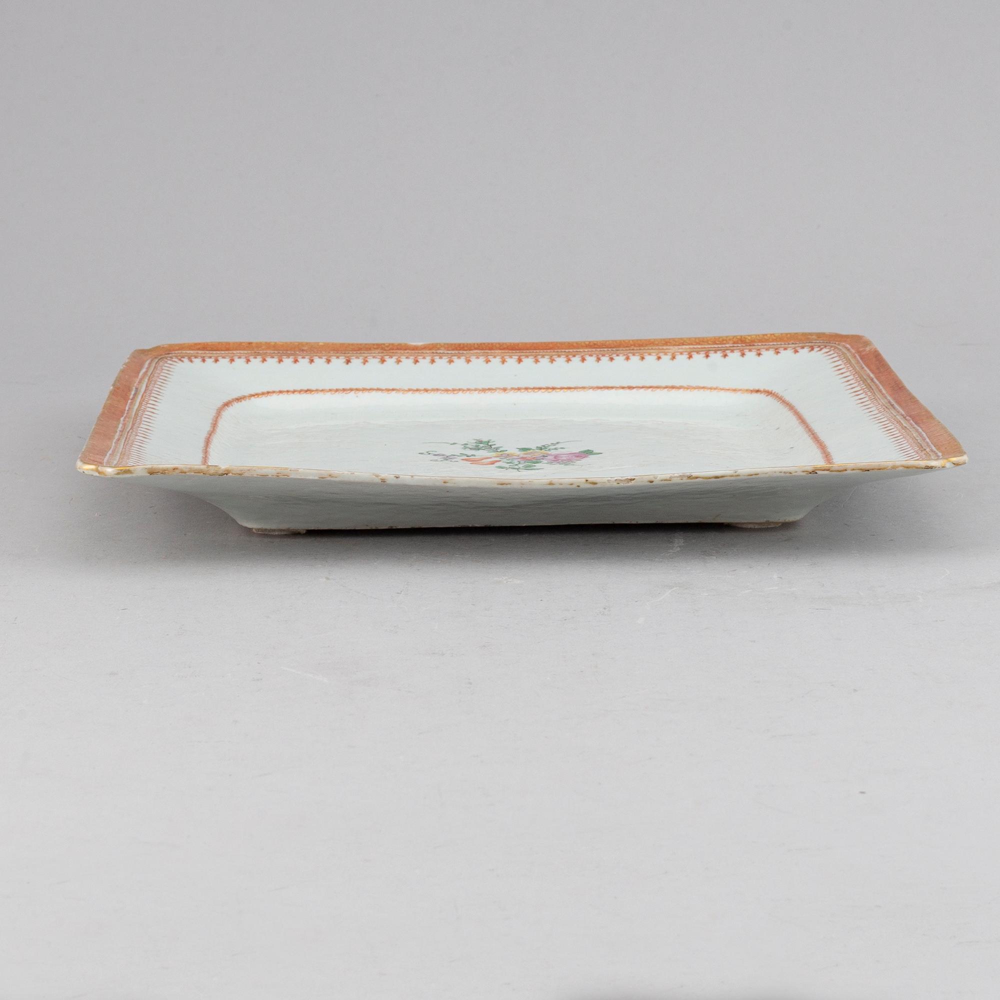 A famile rose export porcelain squared serving dish, Qing dynasty, Qianlong (1736-95).