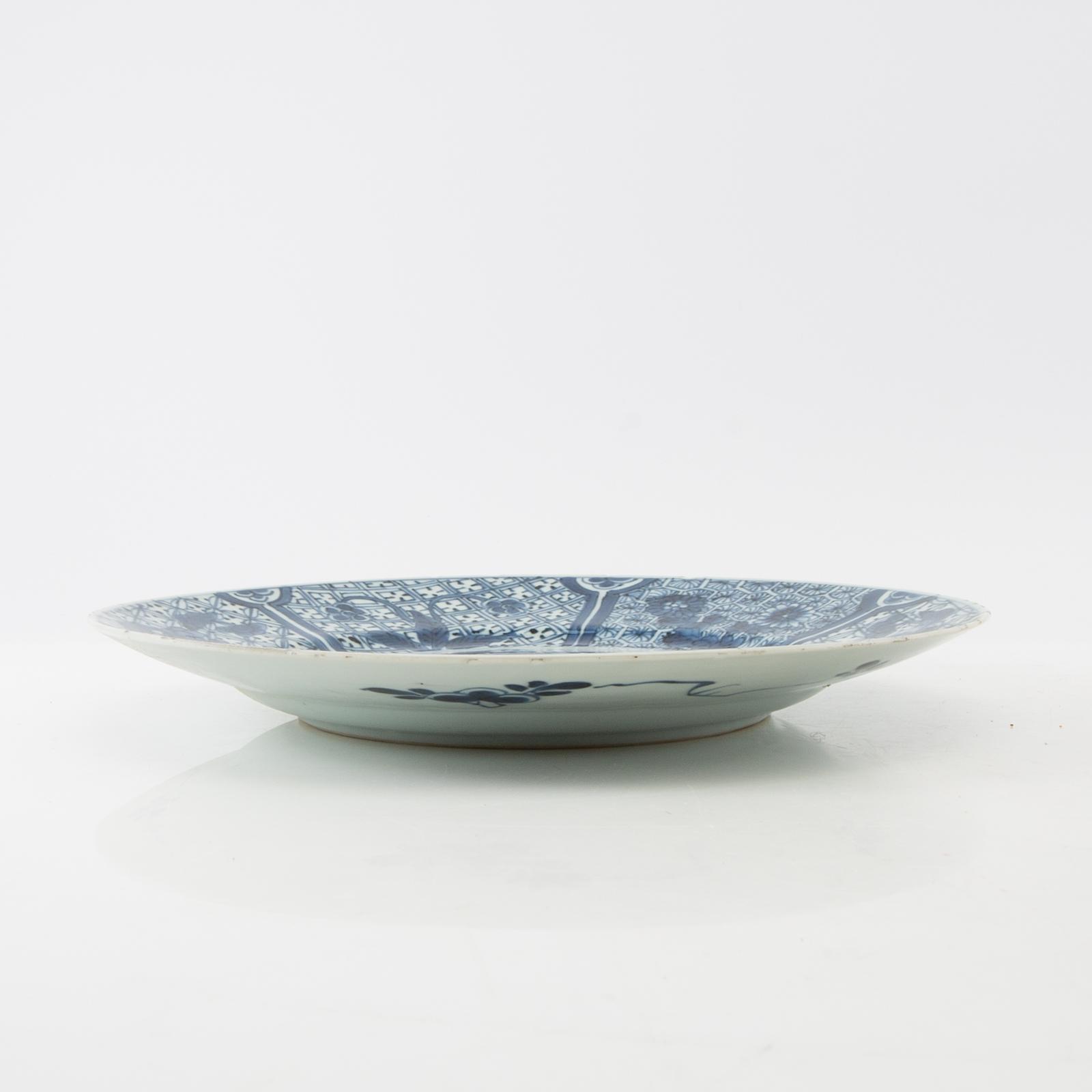 A blue and white dish, Qing dynasty, early 18th century.