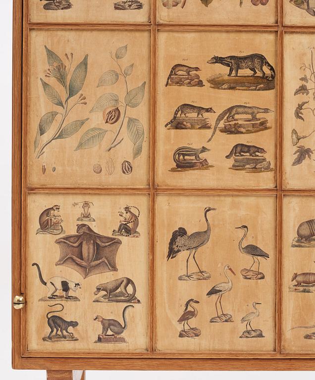 Josef Frank, praktskåp med djur- och växtplanscher, Firma Svenskt Tenn, 1940-tal.