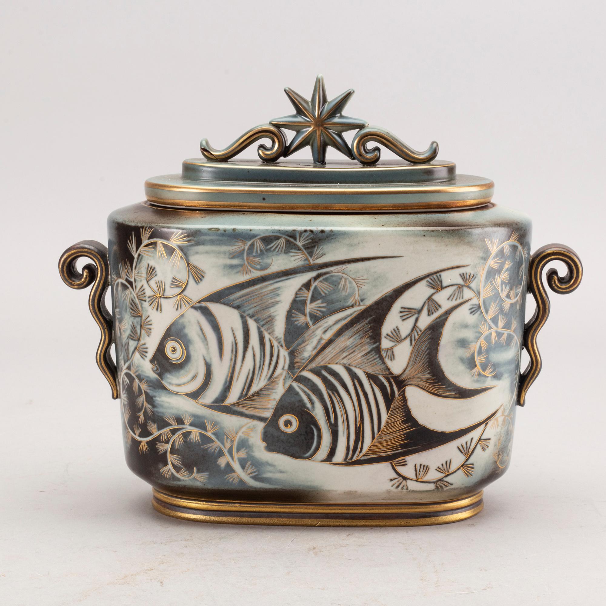 Gunnar Nylund, a stonewear "Flambé" urn with lid, Rörstrand.