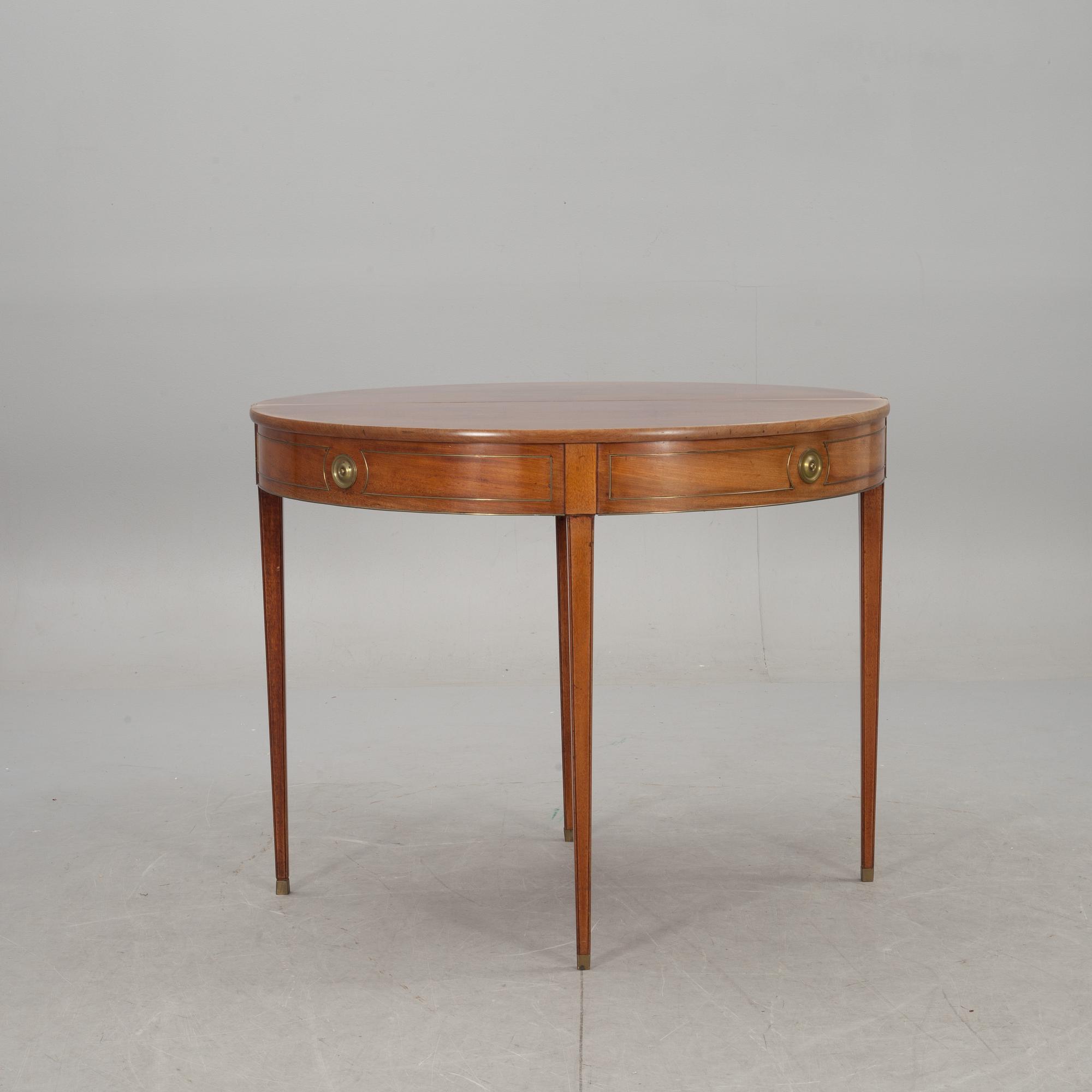 SPELBORD, Gustaviansk stil. 1900-talets första hälft.