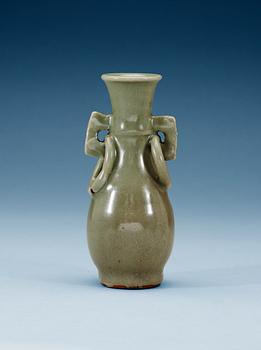 1744. VAS, keramik. Ming dynastin.