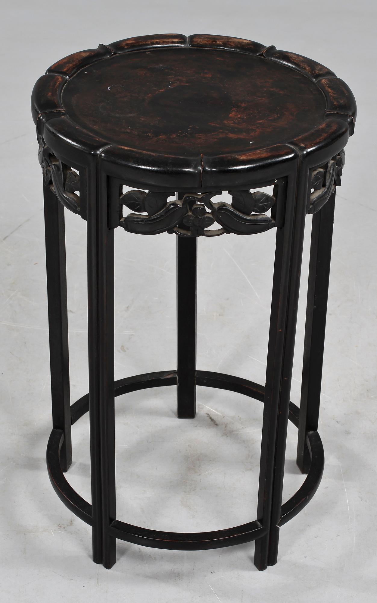 PIEDESTALBORD, orientaliskt, 1900-talets första hälft.