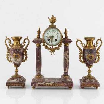 Bordsgarnityr, 3 delar, Louis XVI-stil, 1900-talets början.