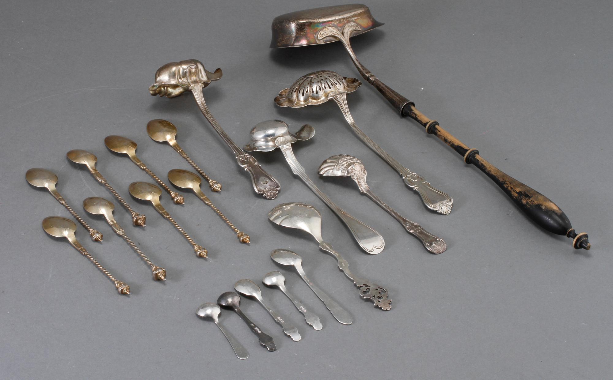 PARTI SKEDAR, 19 st, silver, 1800- respektive 1900-tal. Vikt 387 gram.