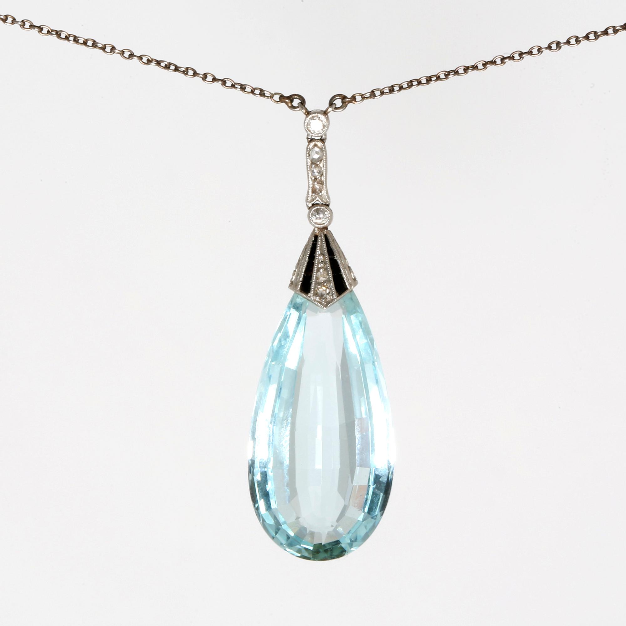 Aquamarine pendant on chain, low ct gold, 1 aquamarine height approx 2,5 cm, rose-cut diamonds and probably onyx.