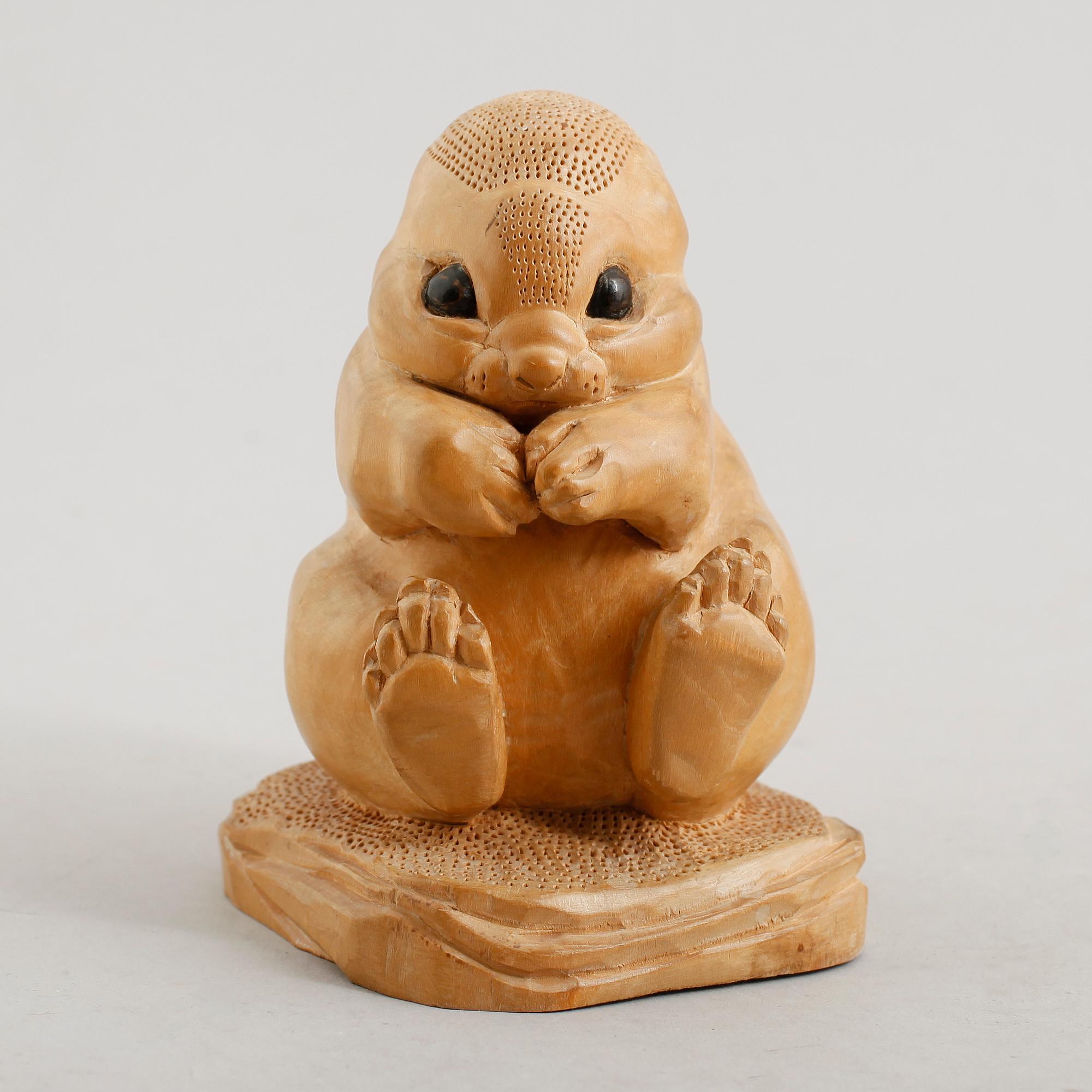 SKULPTUR, skuret trä, signerad J H Williams, 1900-talets första hälft.