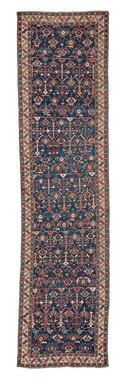 ANTIQUE SHIRVAN RUNNER. 461 x 120,5 cm.