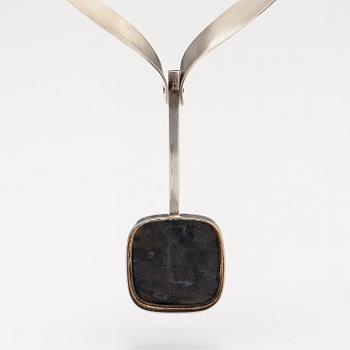 Olavi Wehmersuo, A sterling silver neckalce with a spectrolite. Kaunis Koru, Helsinki 1974.