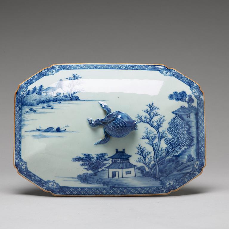 A blue and white tureen with cover and similar stand, Qing dynasty, Qianlong (1736-95).