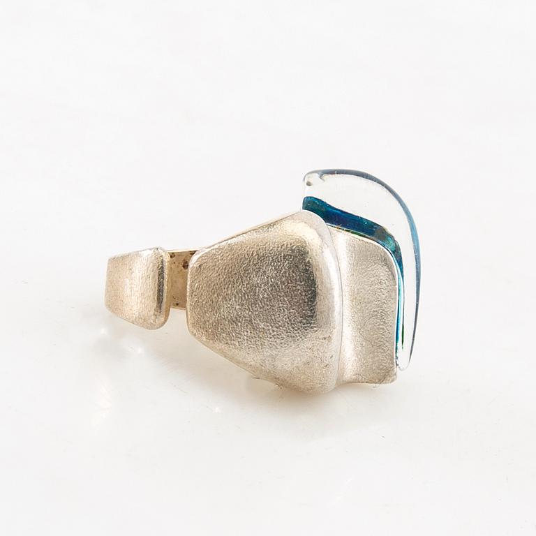 Björn Weckström, ring "Darinas tår", sterlingsilver och akryl. Lapponia 1970-tal.
