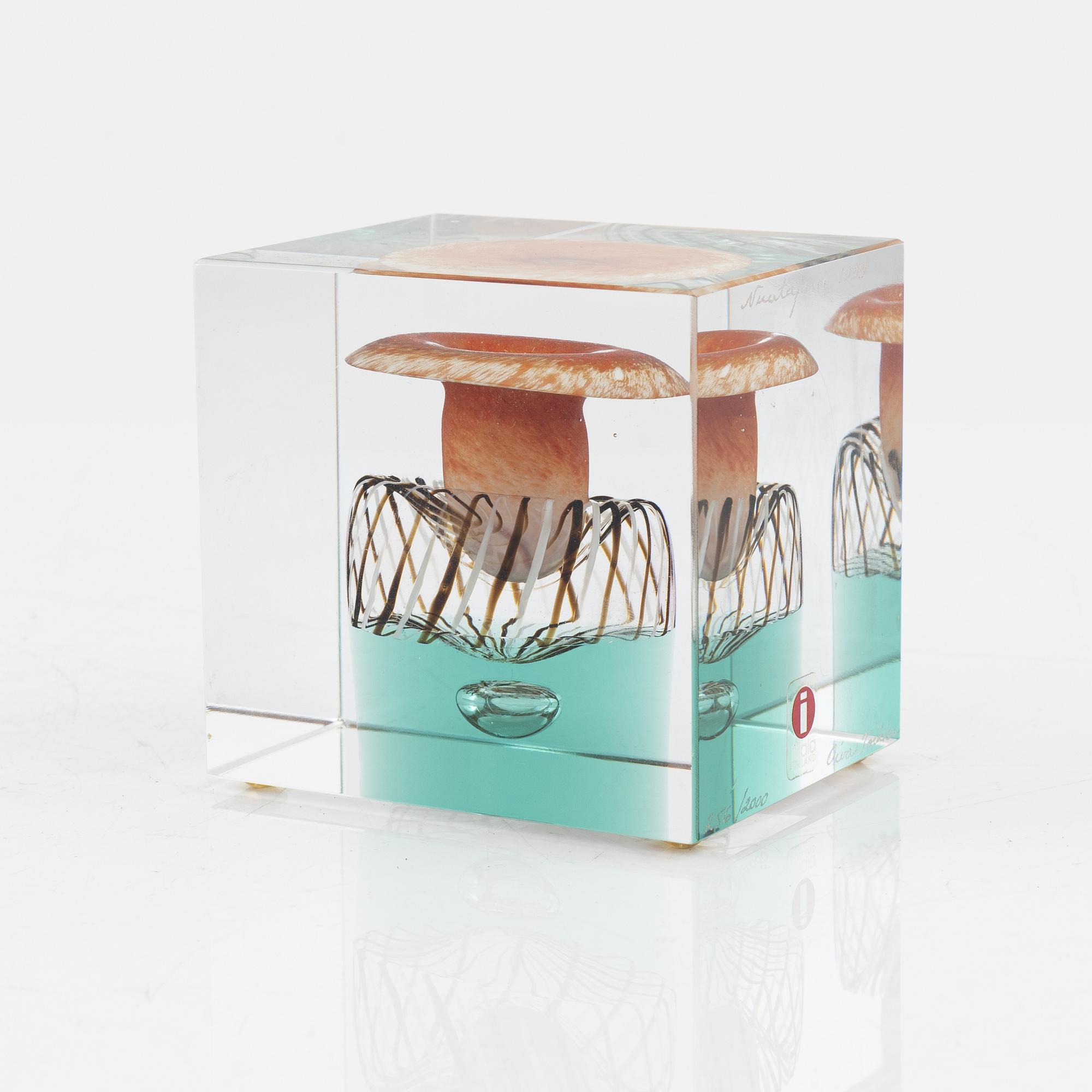 Oiva Toikka, a glass cube, Nuutajärvi, Ittala, Finland, 1999, 256/2000.
