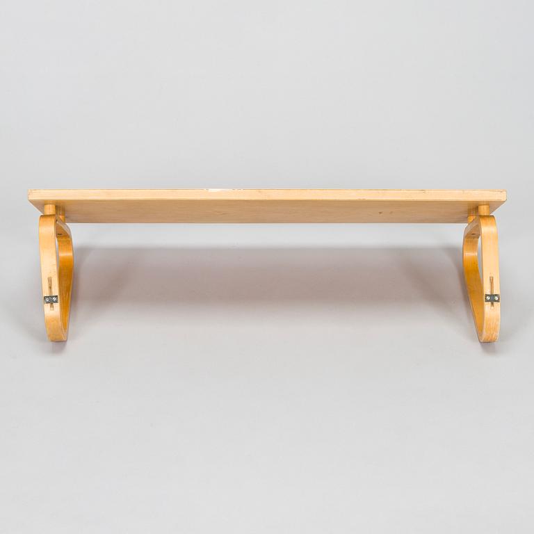 Alvar Aalto, seinähylly, malli 112, O.Y. Huonekalu- ja Rakennustyötehdas A.B. 1930/1940-luku.