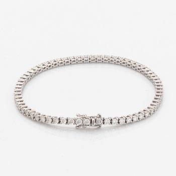 Tennisarmband med briljantslipade diamanter med certifikat HRD.