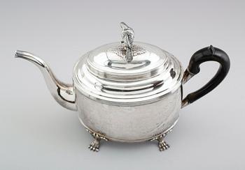 TEKANNA, silver, Gustaf Folcker, Stockholm 1820. Vikt ca 798 gram.