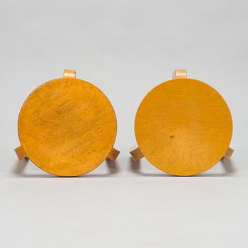 Alvar Aalto, a mid-20th century '85' table and four '60' stools for O.Y. Huonekalu-ja Rakennustyötehdas A.B.