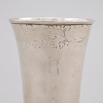 BÄGARE, 2 st, silver, 1700/1800-tal. Vikt 450 gram.