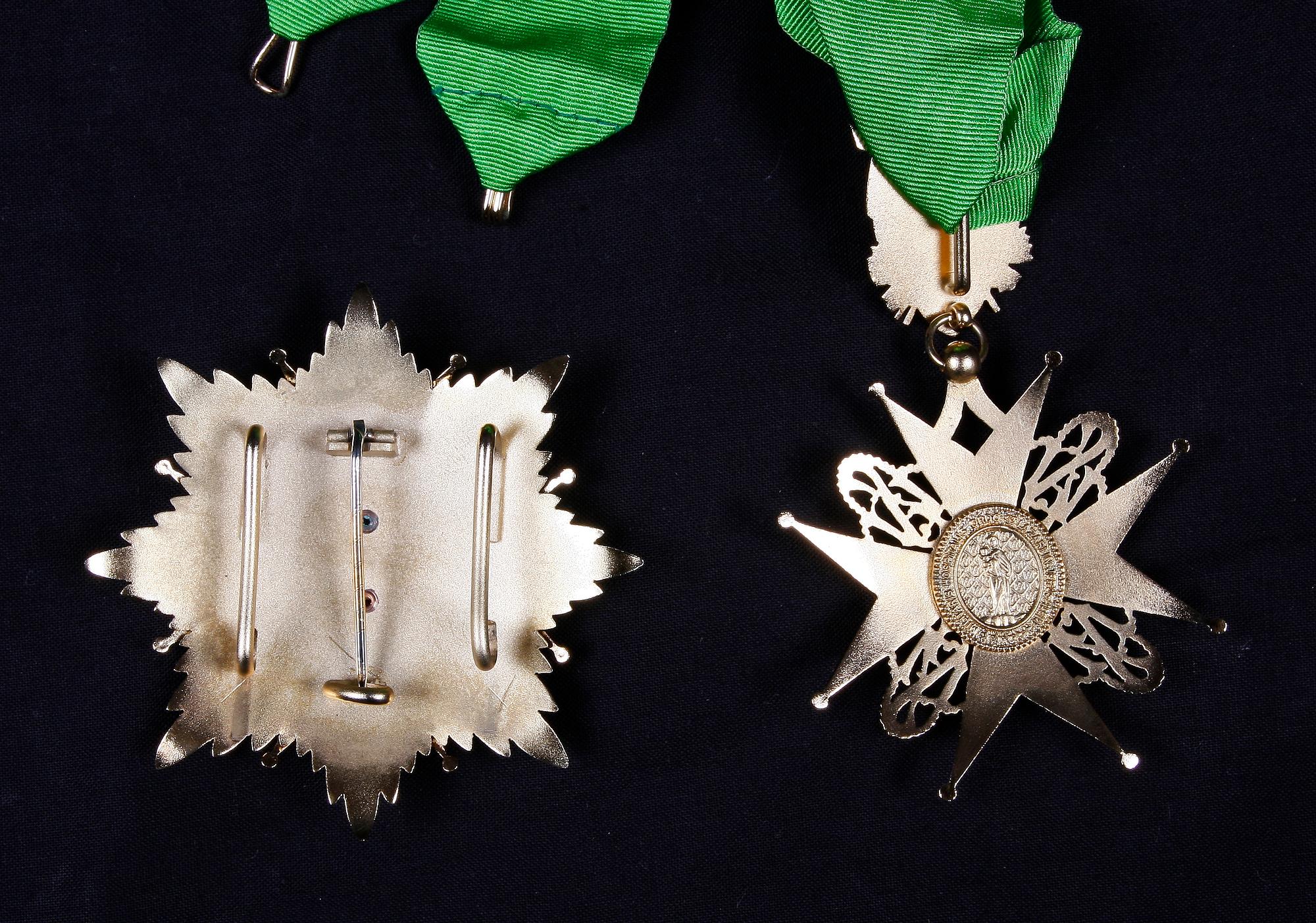 KRASCHAN SAMT ORDENSTECKEN, metall, emalj, Sankt Lazarusorden av Jerusalem, Svenska grenen. Toye, Kenning & Spencer, London. Sent 1900-tal.