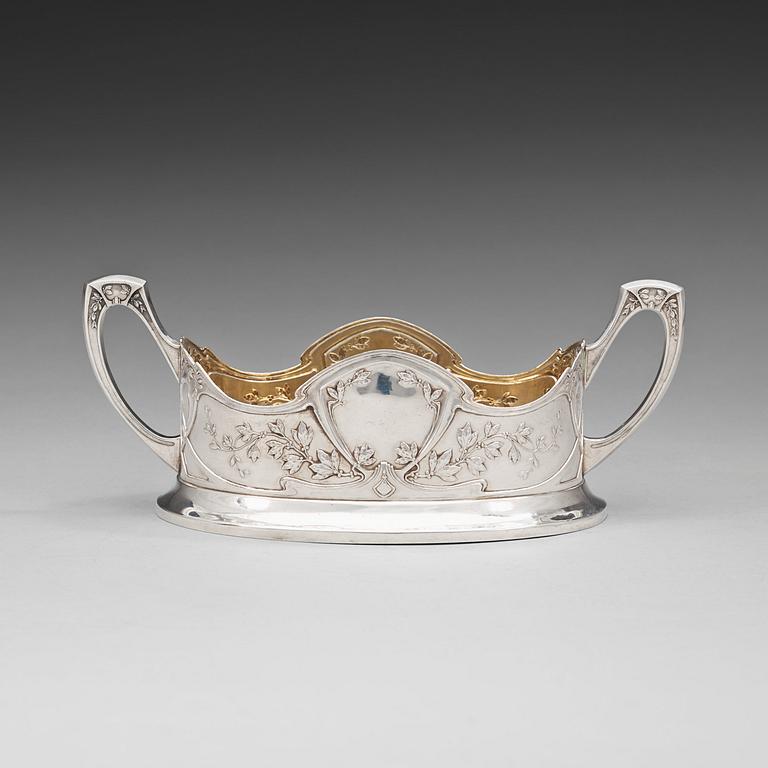A Russian 20th century parcel-gilt jardiniere, marks of Chlebnikov, Moscow 1908-1917.