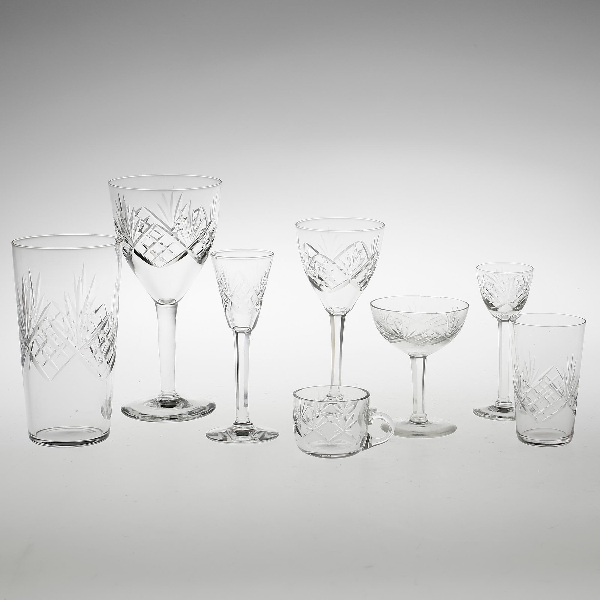 GLASSERVIS, 66 delar, "Helgamodell", 1900-talets första hälft.
