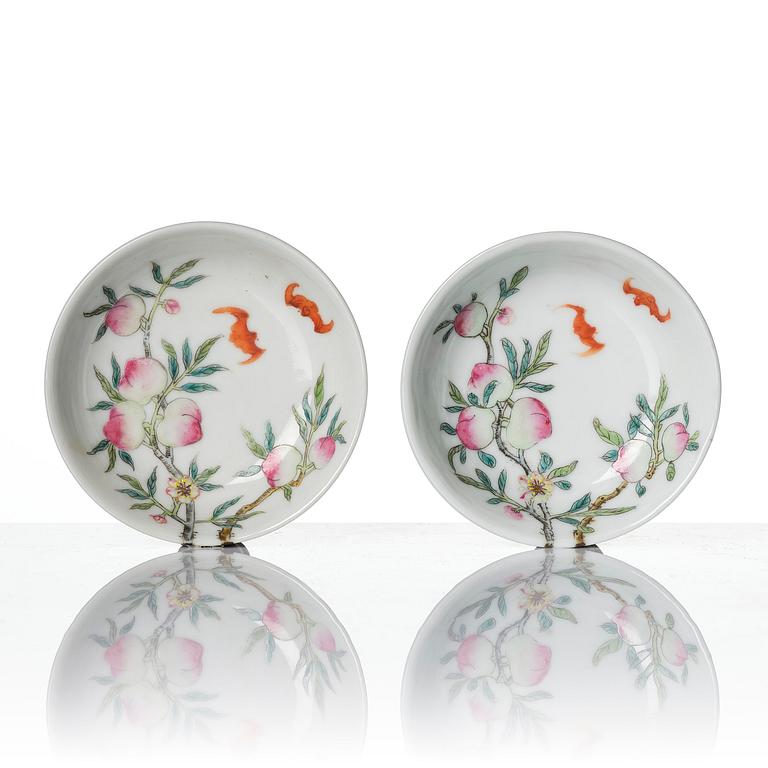 A set of six (5+1) small Chinese 'peaches' dishes, late Qing dynasty/Republic.