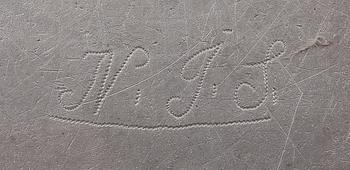 FAT, 3 st, tenn, Michel Persson Pontan, Karlskrona, verksam 1732-1765 samt Zadoch Bergenholtz, Vimmerby, verksam 1793-1825.