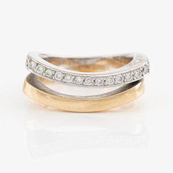 Ring, Engelbert, 18K gold and white gold with brilliant-cut diamonds.