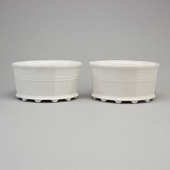 A pair of porcelain plant pots from Prins Eugens Waldemarsudde, Gustavsberg.