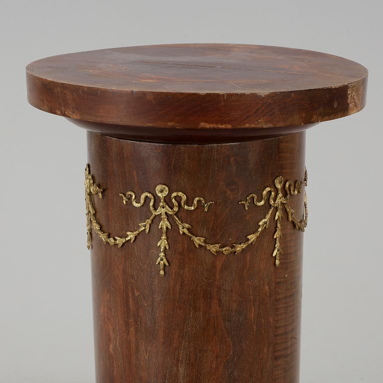 PIEDESTAL, gustaviansk stil, 1900-tal.