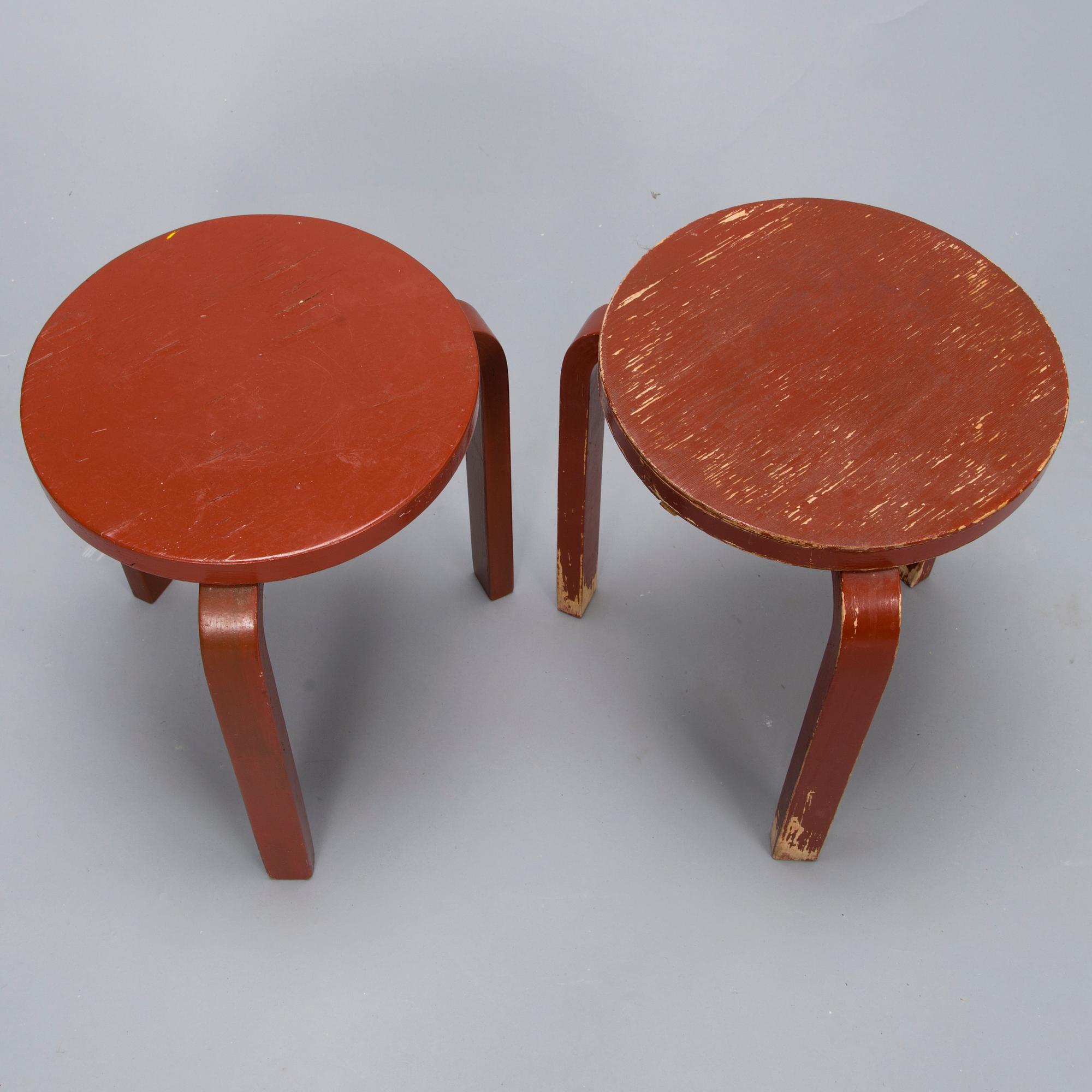 ALVAR AALTO, a pair of mid-20th Century 'E60' Stools for Artek.