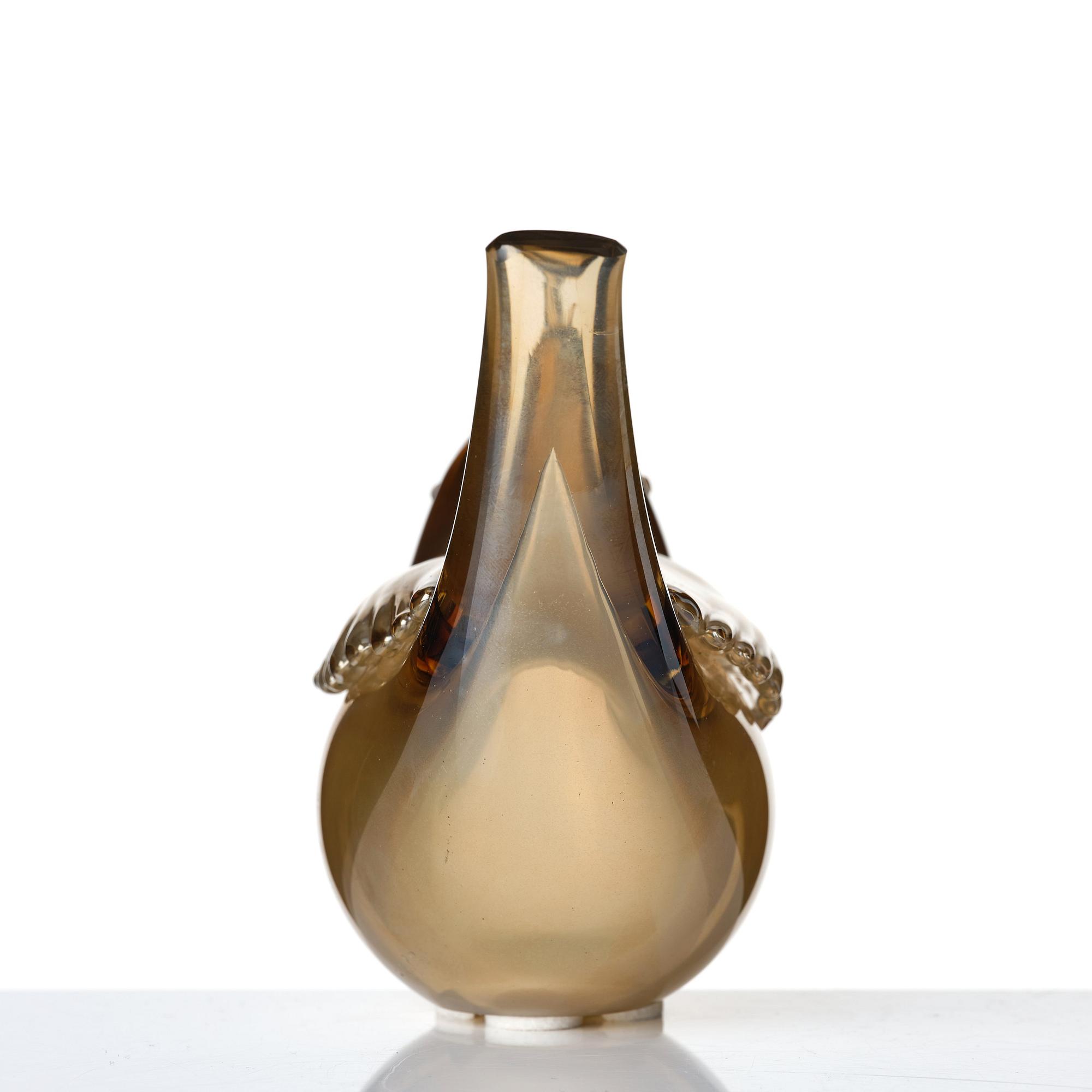 Tyra Lundgren, a glass sculpture of a bird, Venini, Murano, model 2627, ca 1937-38.