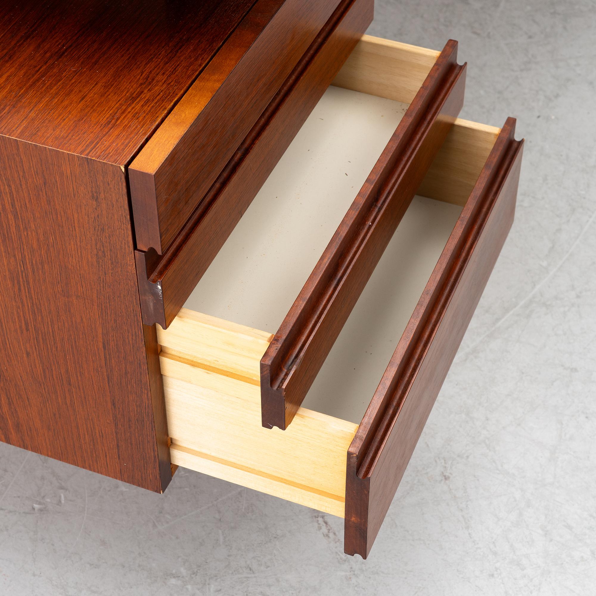 Olavi Hänninen, Desk "Paletti", HMN Huonekalu Mikko Nupponen, Lahti, 1960s.