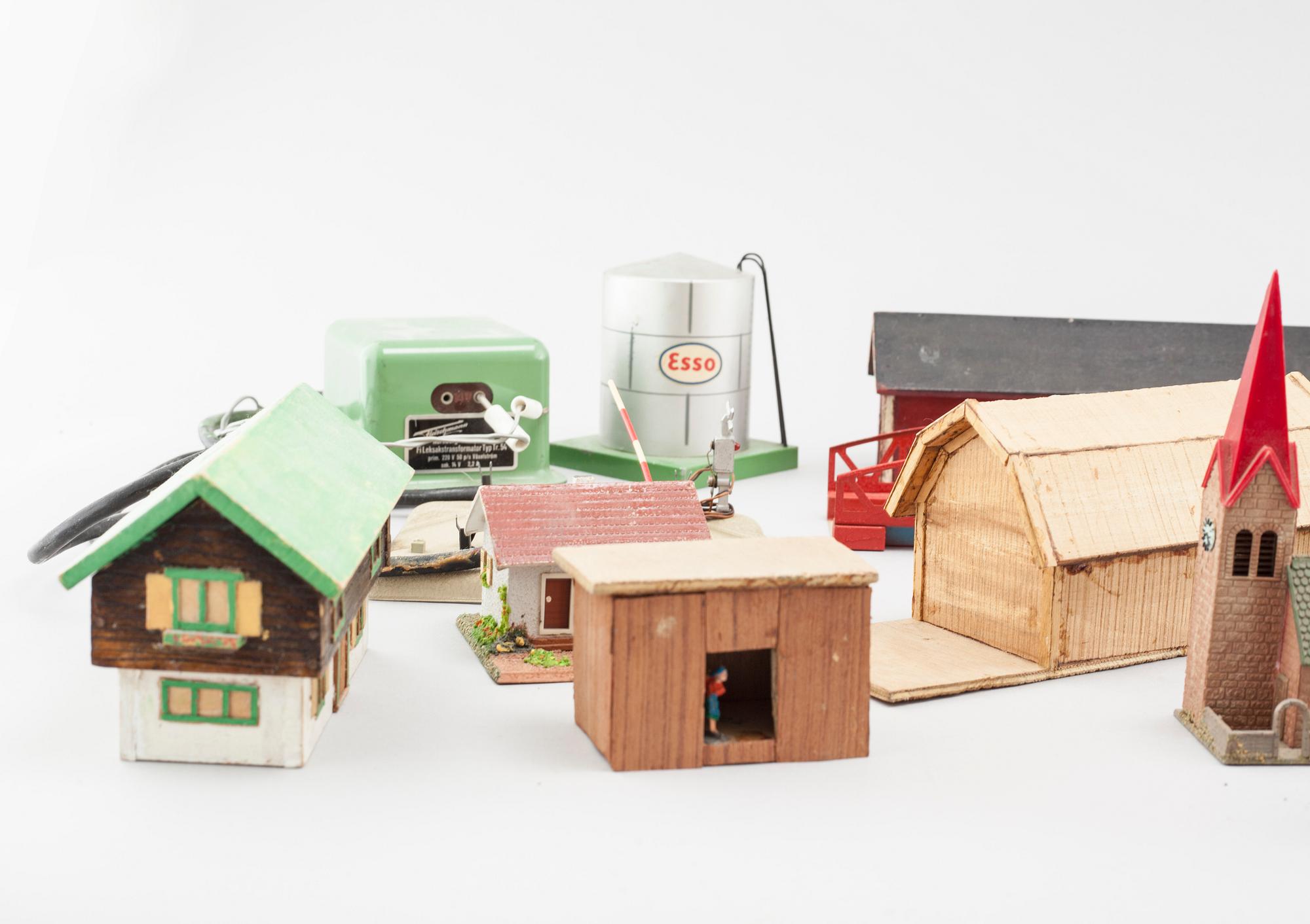 A model train set with accessories, partly Fleischmann, second half of the 20th century.