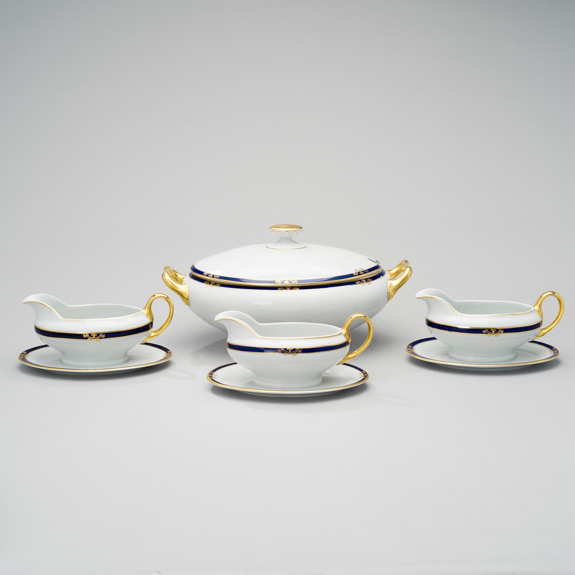 MATSERVIS, 89 delar, porslin, AB-modell, Arabia, Finland 1930-49. 3 st fat.