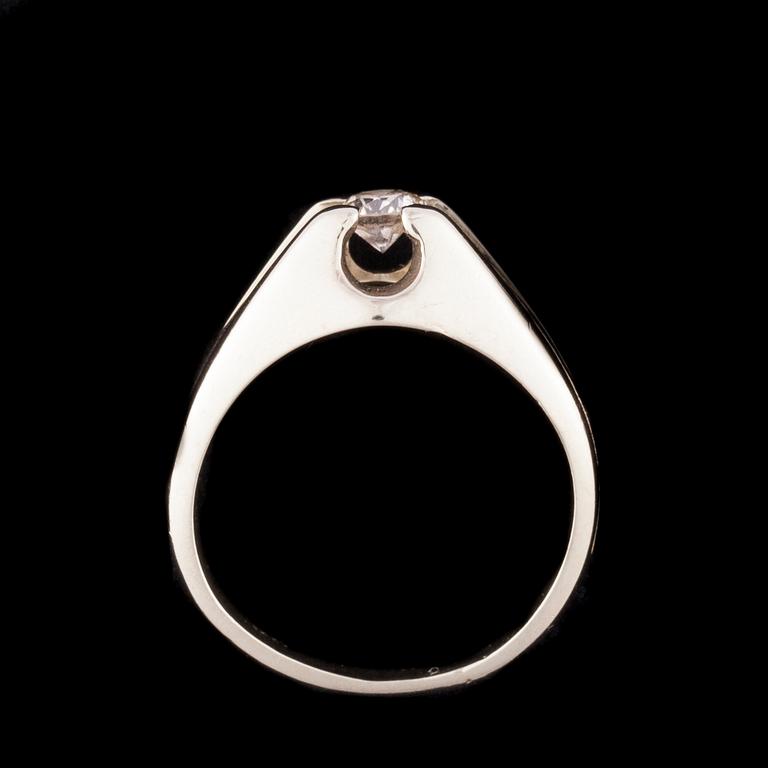 RING, 18K vitguld, briljantslipad diamant. Vikt ca 8,1 g.