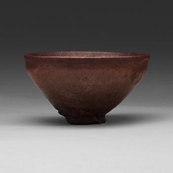 61. A brown and black glazed temmoku bowl, Song dynasty (960-1279).