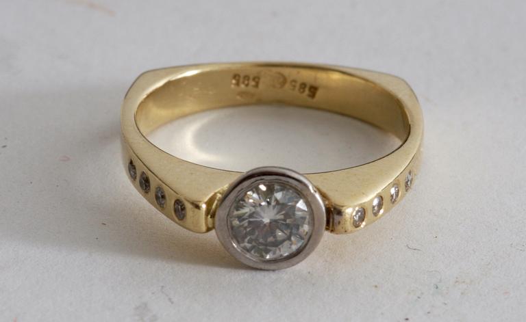 RING, guld 14K med briljant c:a 0.59 ct.