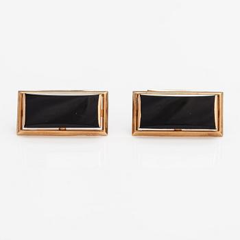 A pair of 14K ogld cufflinks with onyxes. Nummilan Koru, Turku 1967.
