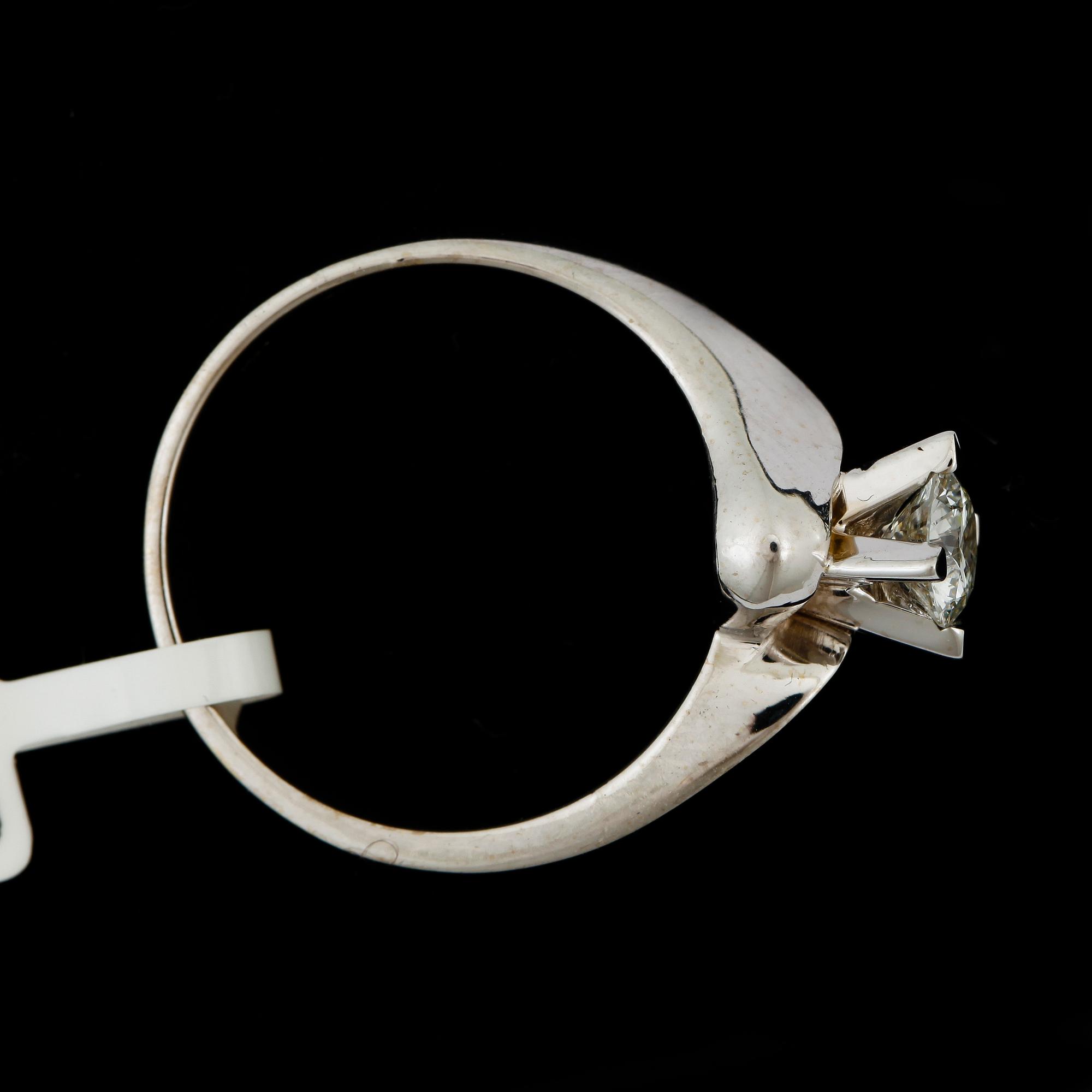RING, 18k vitguld med briljantslipad diamant ca0,47ct. Vikt 5g.