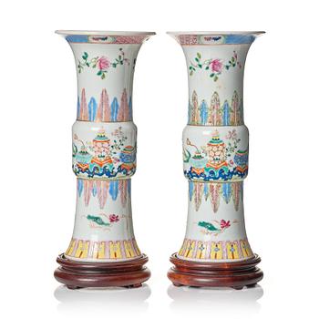 1028. A pair of famille rose trumpet vases, Qing dynasty, 19th Century.