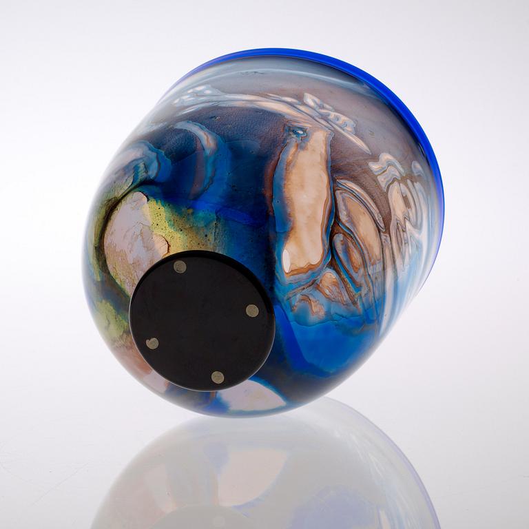 An Eva Englund 'Graal' glass vase, Orrefors 1988.