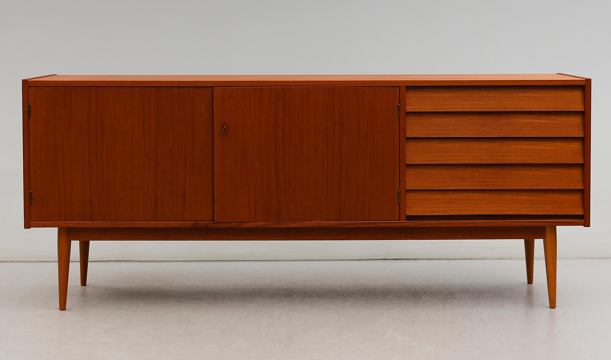 SIDEBOARD, 1900-talets andra hälft.