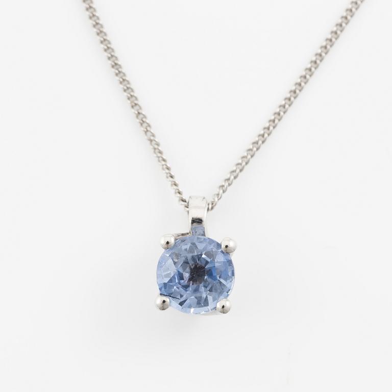 Necklace 14K white gold with sapphire.