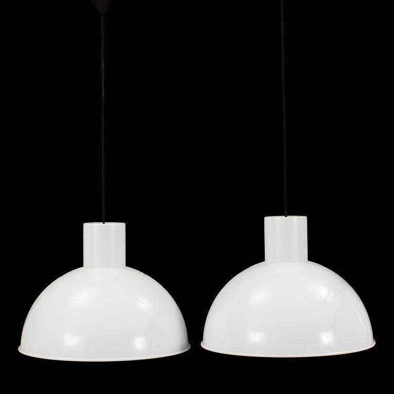 A pair of industrial style metal lamps Fogh & Mörup, Danmark. Mid 20th century.